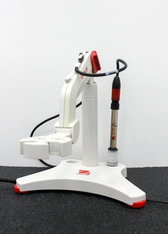 Ohaus ST3100 pH Meter VG Condition Reliable Laboratory Use 12V/120V