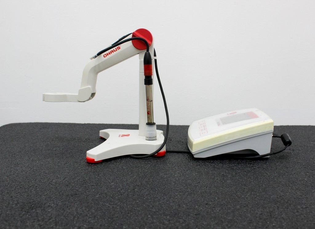 Ohaus ST3100 pH Meter VG Condition Reliable Laboratory Use 12V/120V