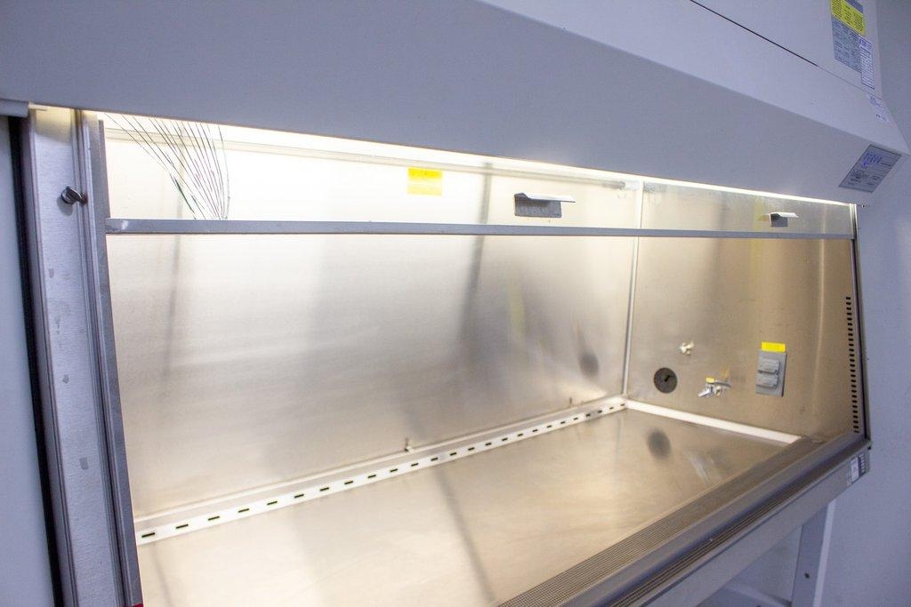 Baker SG603A HE Biosafety Cabinet Hood UV Light Base Stand Good Cond