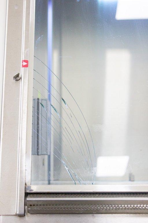 Baker SG603A HE Biosafety Cabinet Hood UV Light Base Stand Good Cond