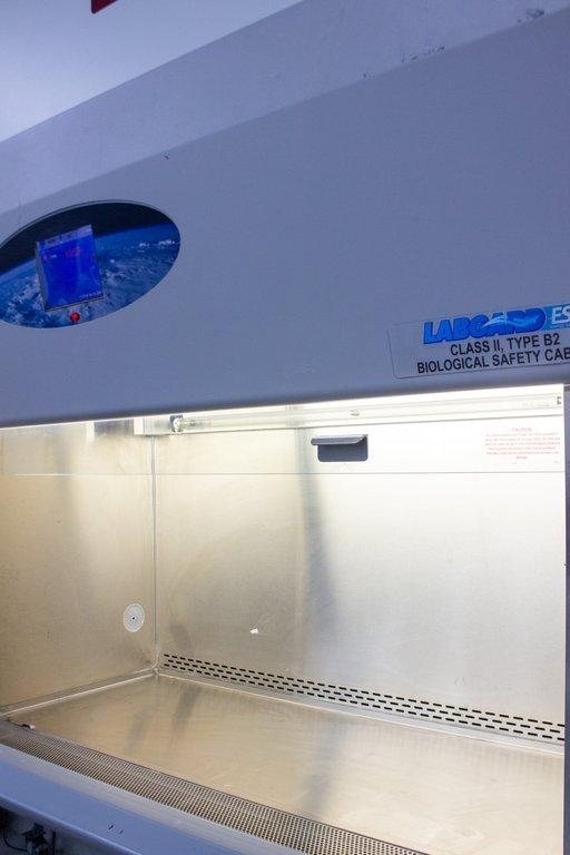NuAire NU-430-400 Biosafety Cabinet Type B2 Chemical Resistance 4ft