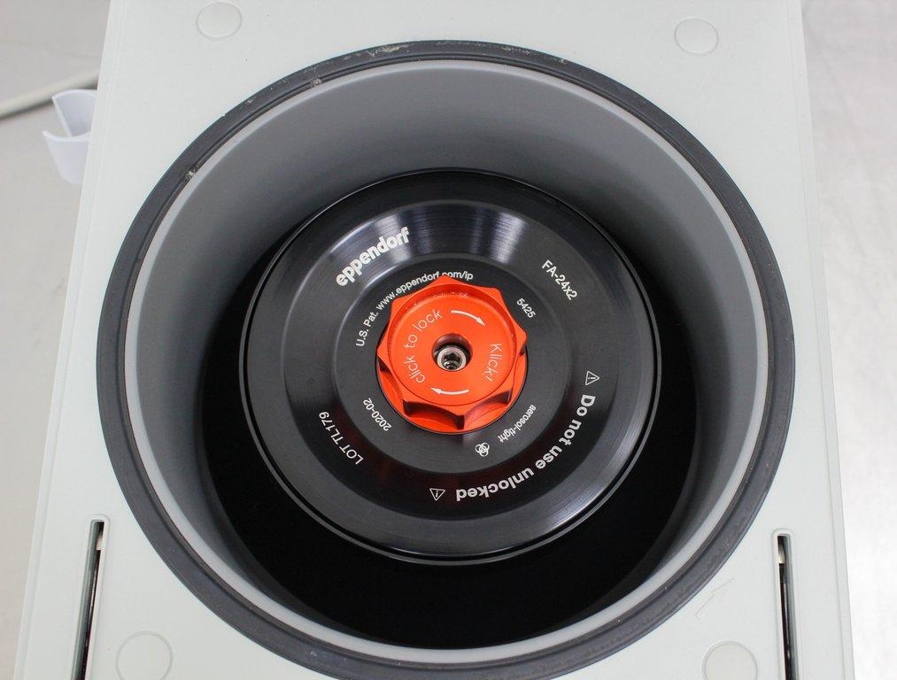 Eppendorf Centrifuge 5425 Benchtop Microcentrifuge 24x2 FA Rotor 14000 RPM