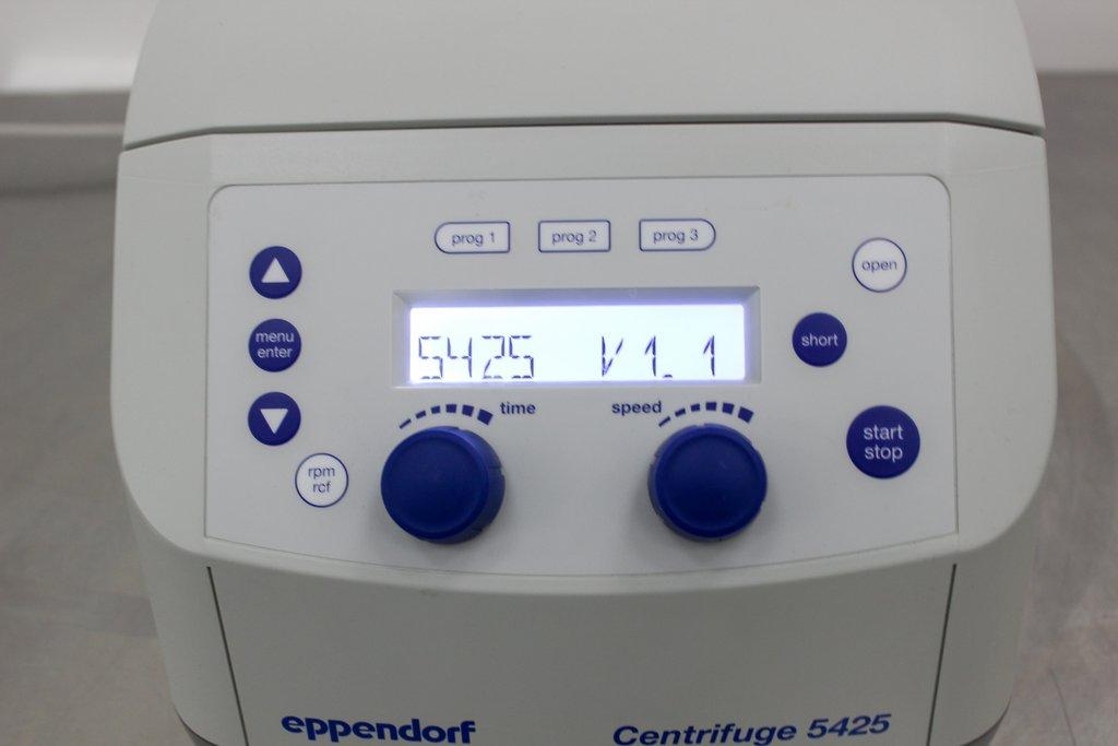 Eppendorf Centrifuge 5425 Benchtop Microcentrifuge 24x2 FA Rotor 14000 RPM