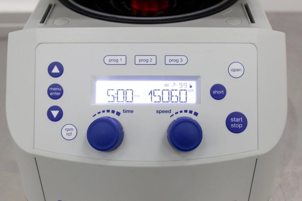 Eppendorf Centrifuge 5425 Benchtop Microcentrifuge 24x2 FA Rotor 14000 RPM