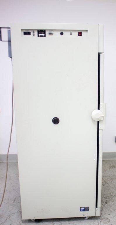 Panasonic MCO-80IC CO2 Incubator with 851L Capacity and 50C Temperature Range