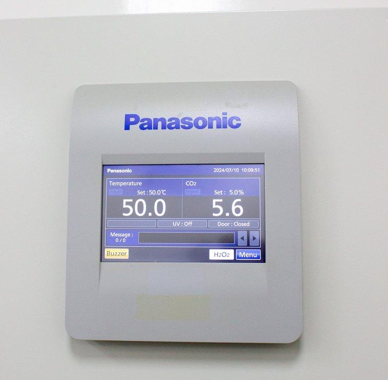 Panasonic MCO-170AICUV-PA CO2 Incubator UV Light Controls Japan Model