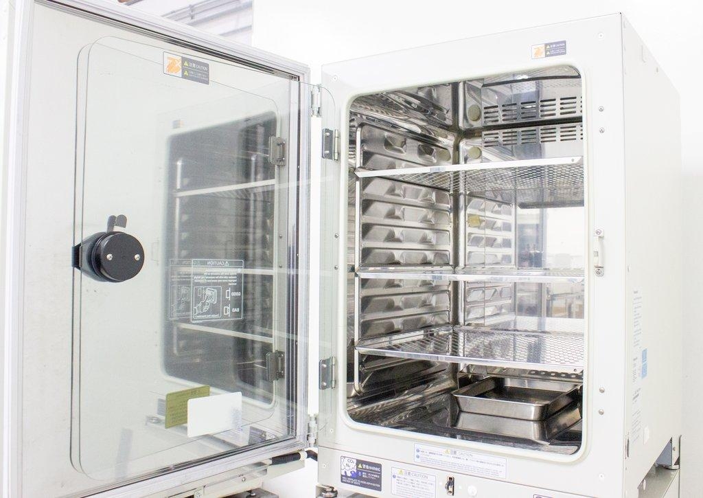 Panasonic MCO-170AICUV-PA CO2 Incubator UV Light Controls Japan Model