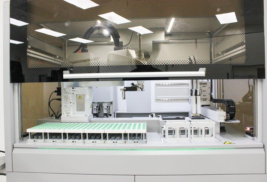 Thermo KingFisher SpeciTRAX Sample Transfer System w/ Computer & Software