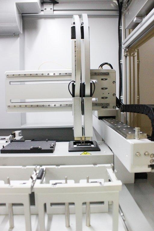 Thermo KingFisher SpeciTRAX Sample Transfer System w/ Computer & Software