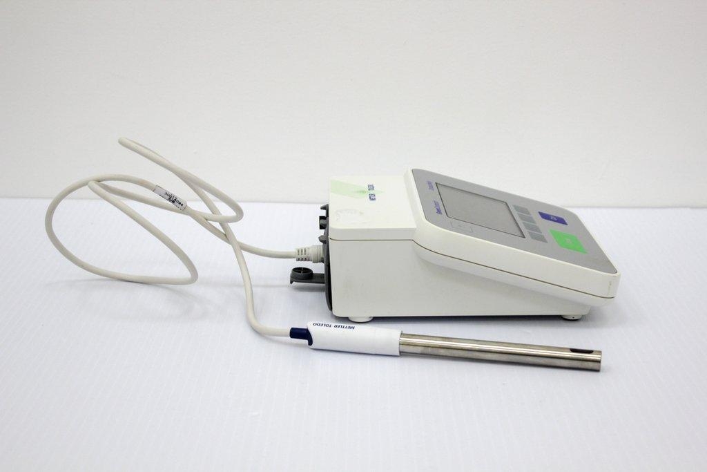 Mettler-Toledo Seven Compact S230 Meter pH, Conductivity, 120V 50/60Hz, VG