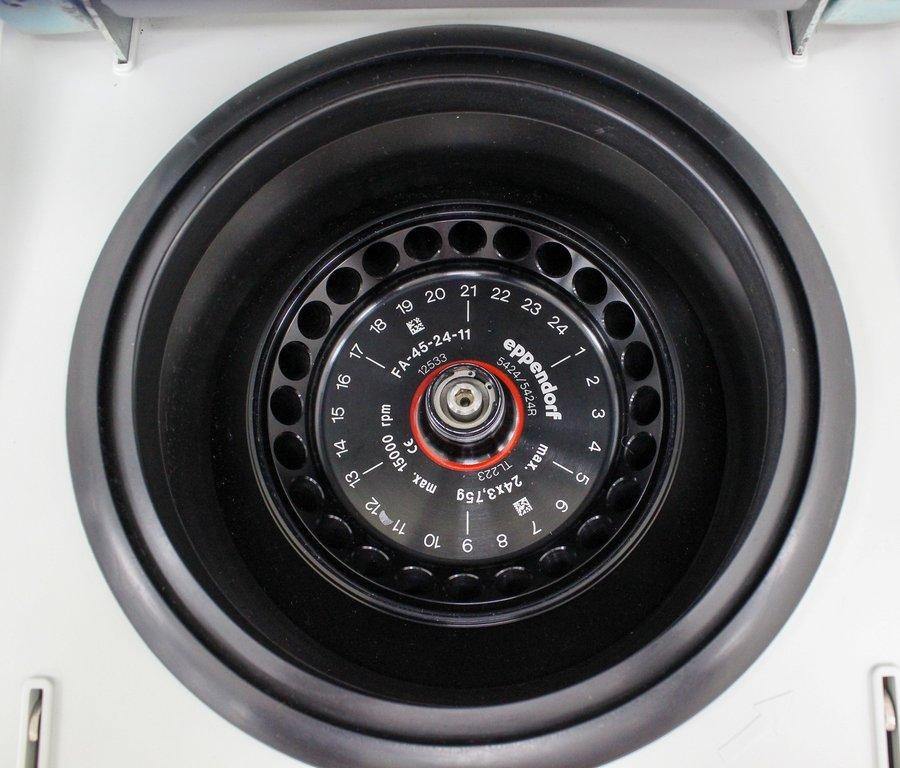 Eppendorf 5424R Microcentrifuge 24-Place PCR Compatible -10 to +40C 15000 RPM