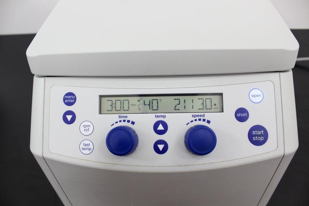 Eppendorf 5424R Microcentrifuge 24-Place PCR Compatible -10 to +40C 15000 RPM