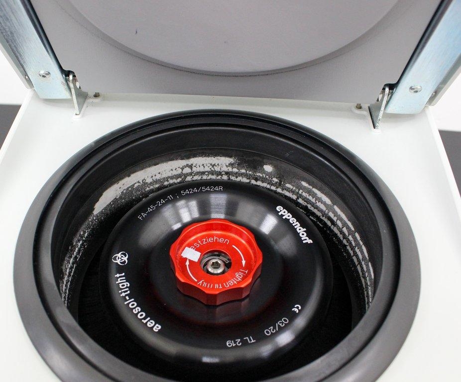 Eppendorf 5424R Microcentrifuge 24-Place PCR Compatible -10 to +40C 15000 RPM