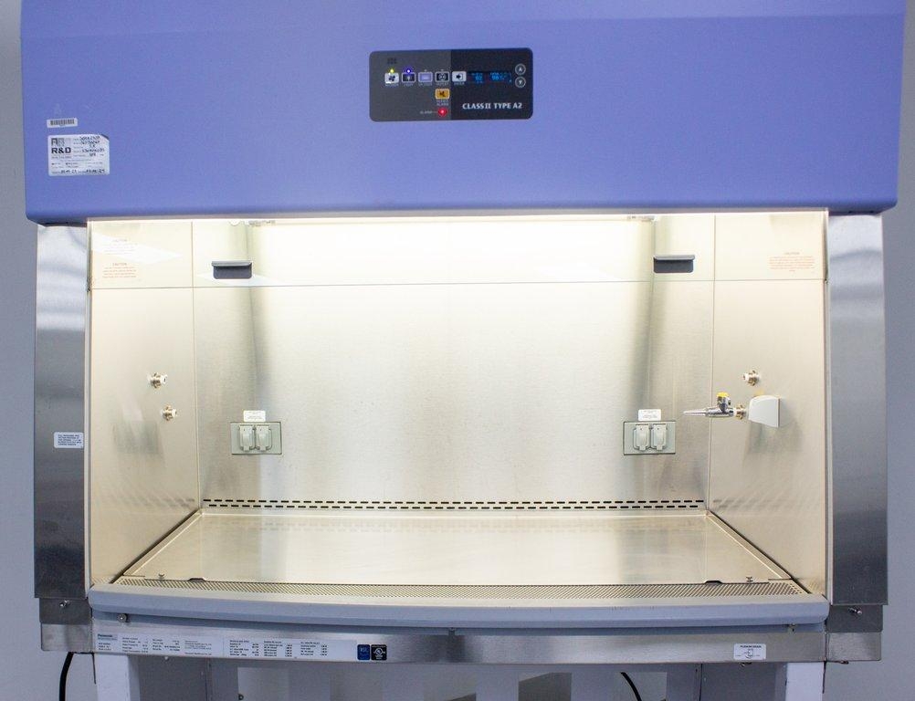 Panasonic MHE-N400A2-PA Biosafety Cabinet Class II A2 115V 60Hz With Stand