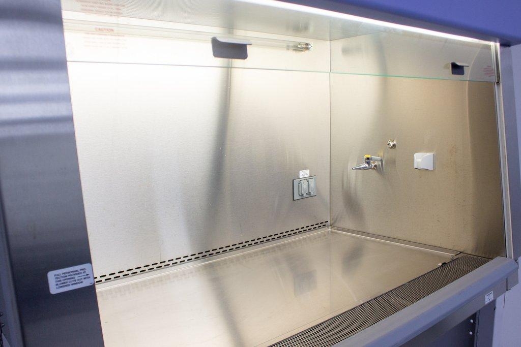 Panasonic MHE-N400A2-PA Biosafety Cabinet Class II A2 115V 60Hz With Stand