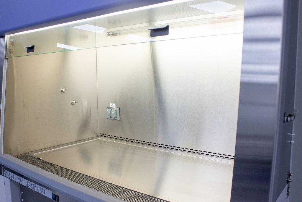 Panasonic MHE-N400A2-PA Biosafety Cabinet Class II A2 115V 60Hz With Stand