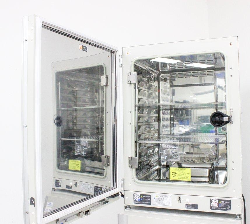 Panasonic MCO-170AICUVL-PA CO2 Laboratory Incubator 5.8 cu.ft Capacity
