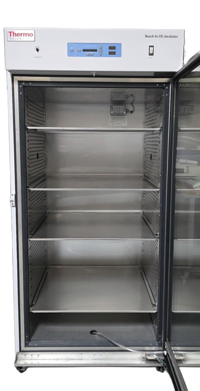Thermo Scientific Large-Capacity Reach-In CO2 Incubator
