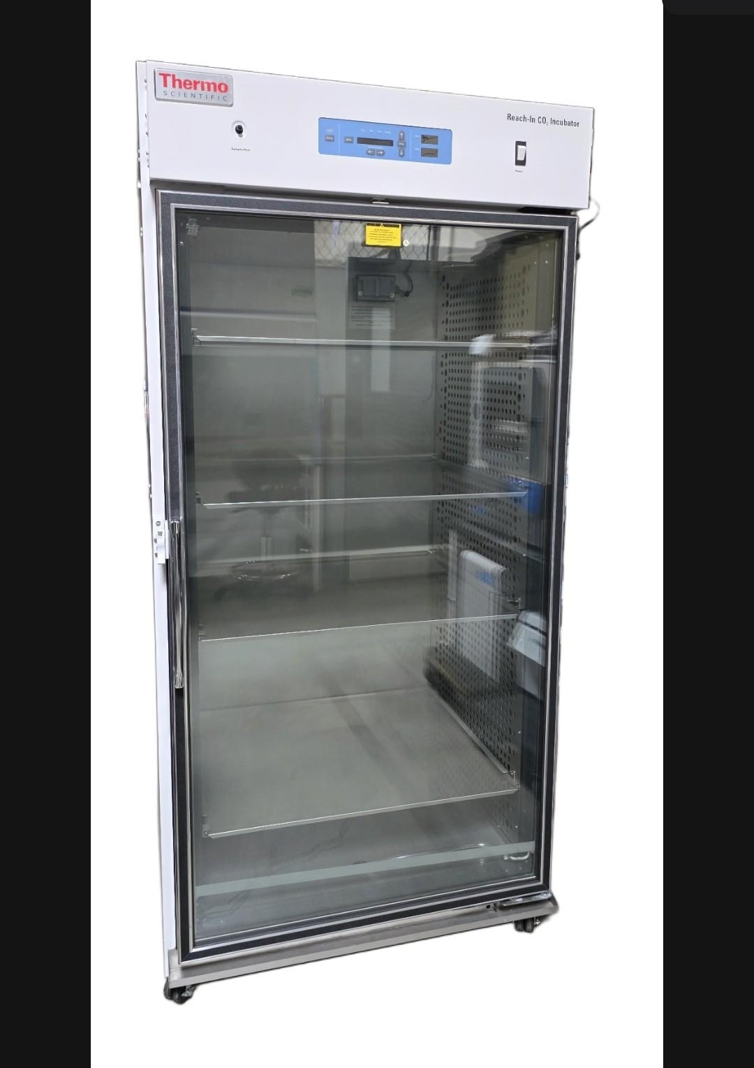Thermo Scientific Large-Capacity Reach-In CO2 Incubator