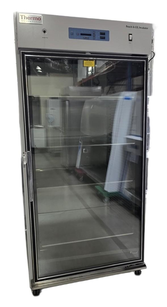 Thermo Scientific Large-Capacity Reach-In CO2 Incubator