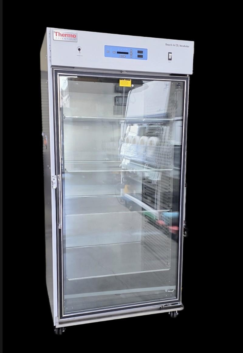 Thermo Scientific Large-Capacity Reach-In CO2 Incubator