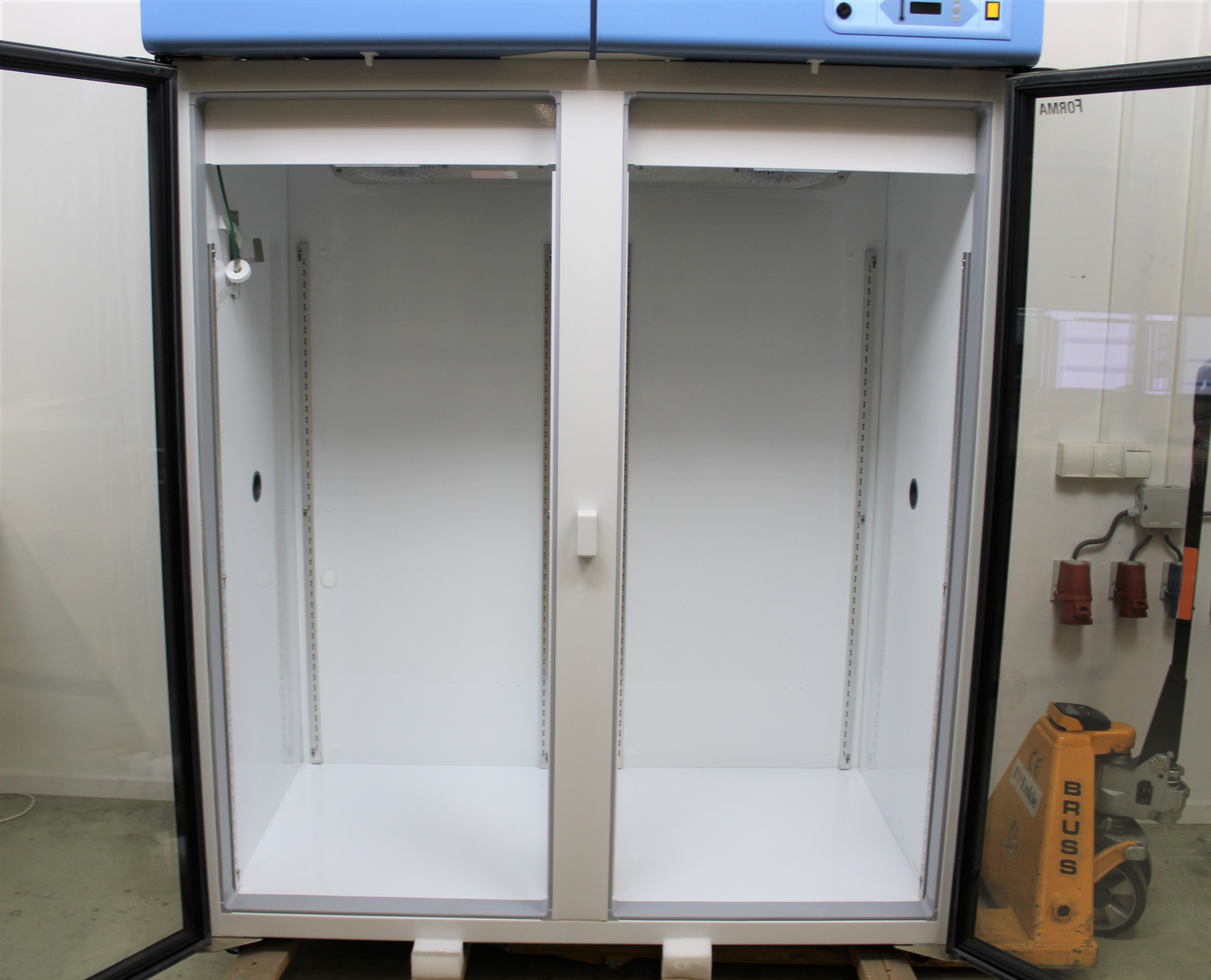 Thermo FRCR5004A Double Glass Door Refrigerator 115V 60Hz Cold Storage