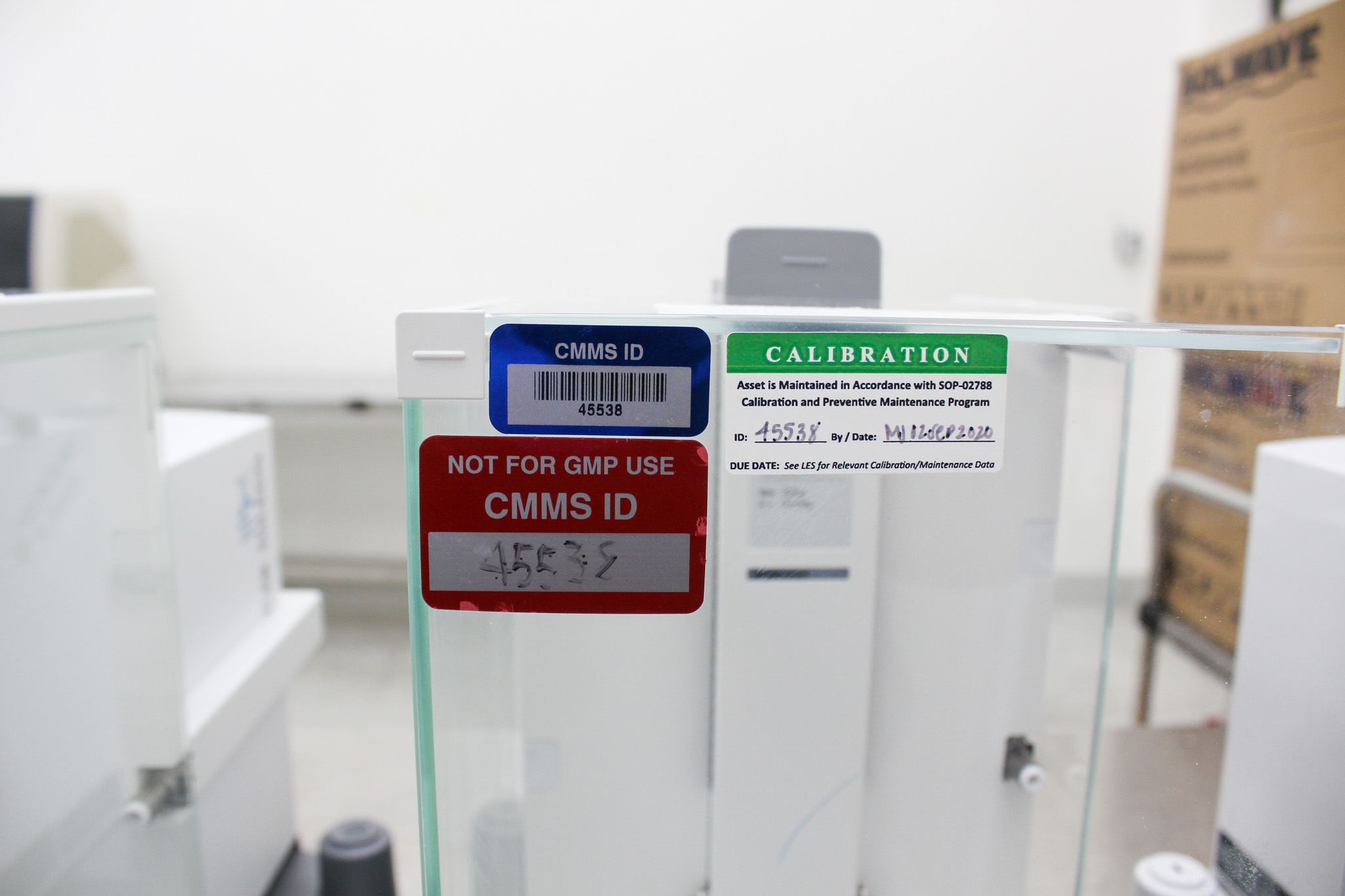 Mettler Toledo XPE205 Analytical Balance 220G 0.01MG Features Automatic Calibration