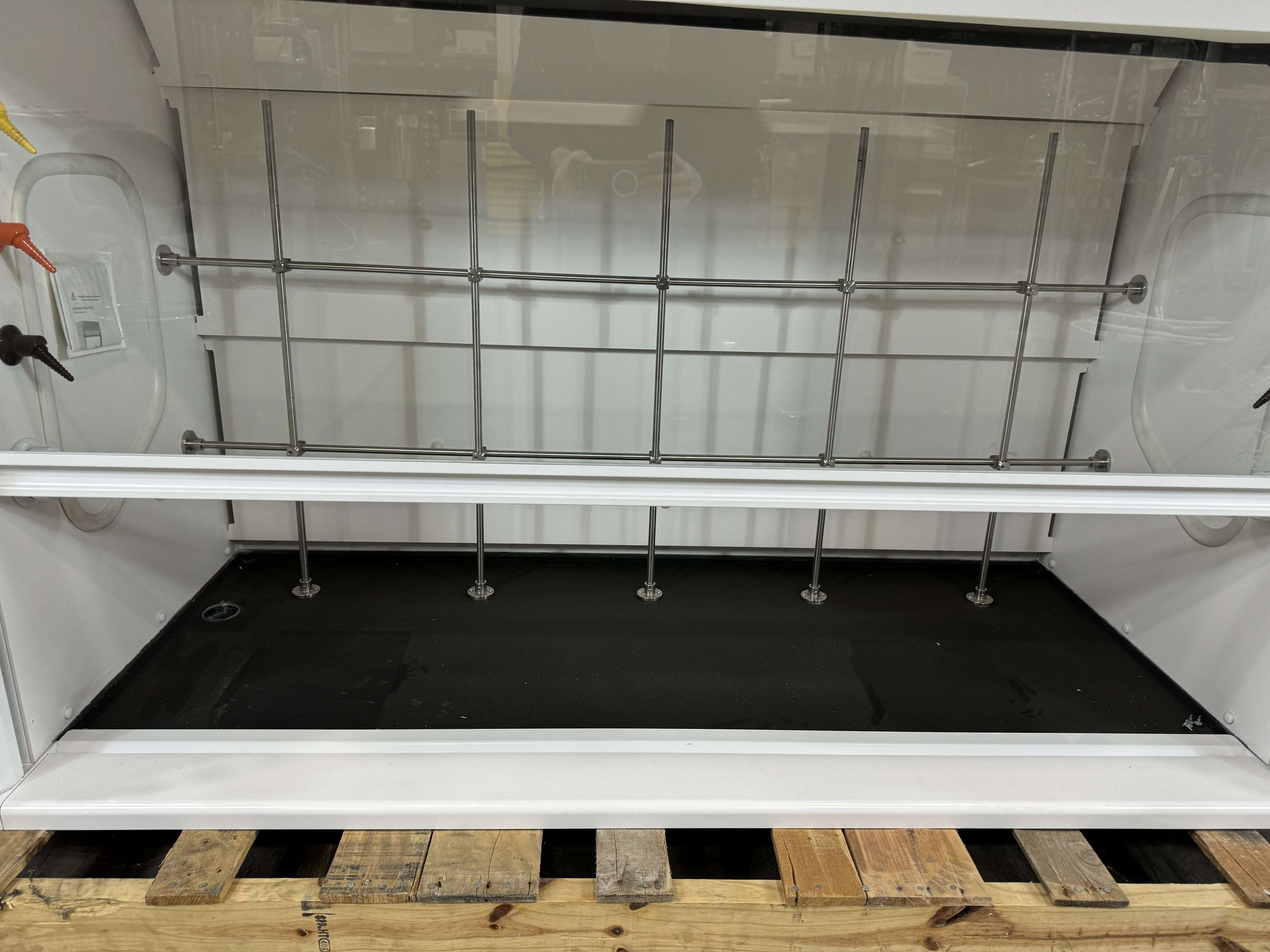 Mott 7471040 Fume Hood Vertical Sash 120V 60Hz SafeGuard Bench System