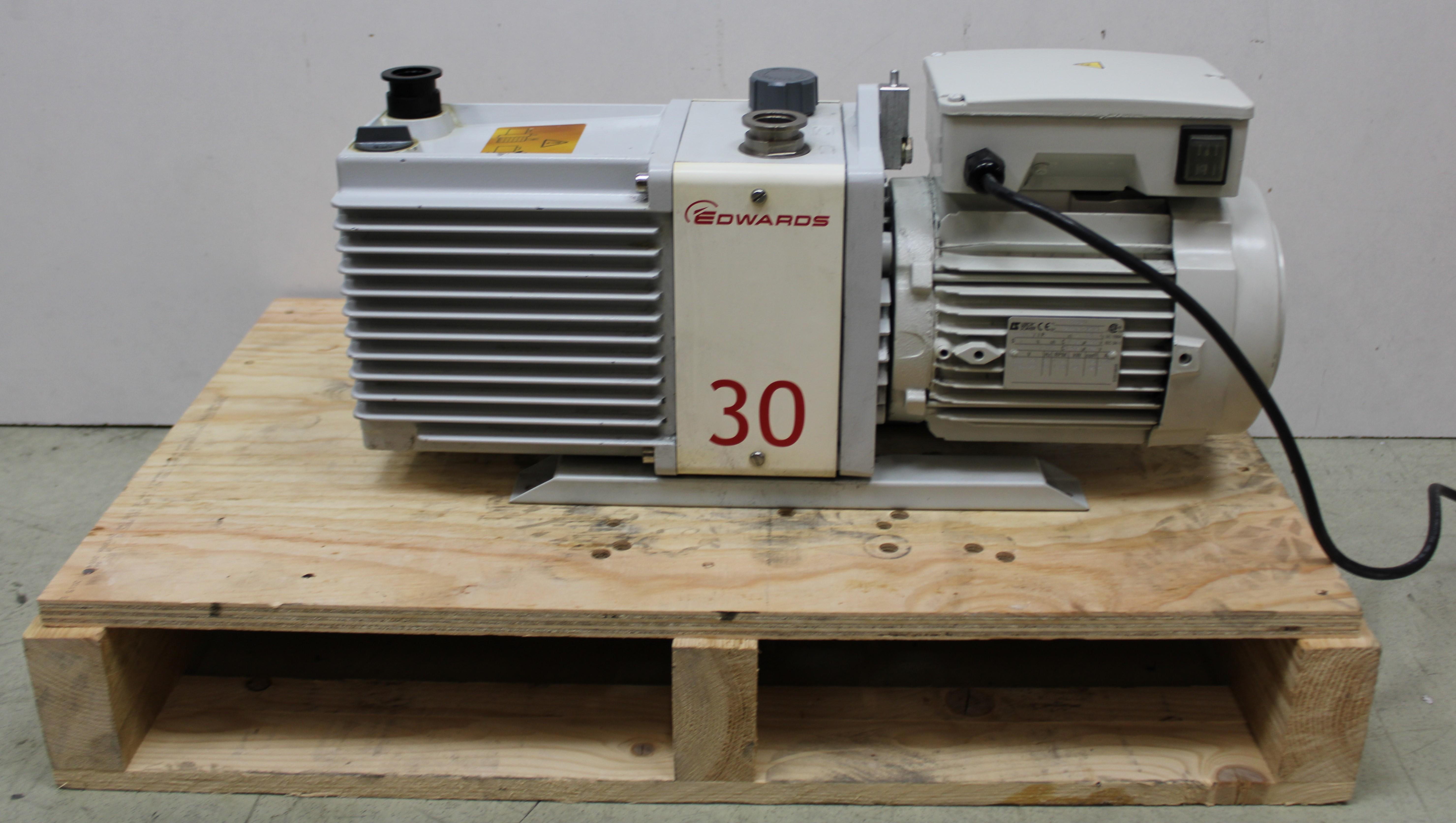 Edwards E2M30 Vacuum Pump Rotary Vane 11.4 cfm 1 Torr For Lab Gas Analysis