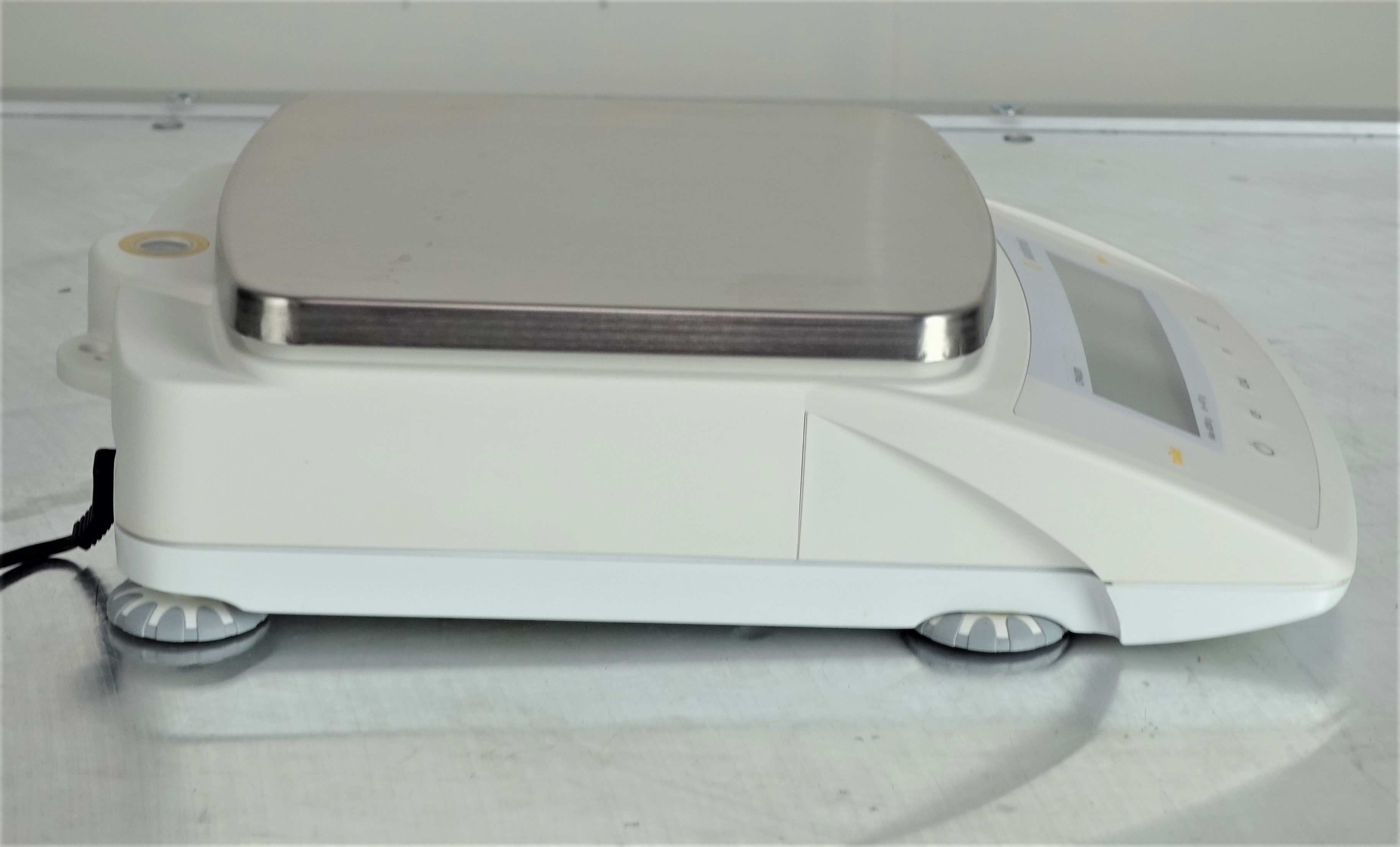 Sartorius CPA8201 Bench Scale Precision Balance 8200g Capacity Calibration