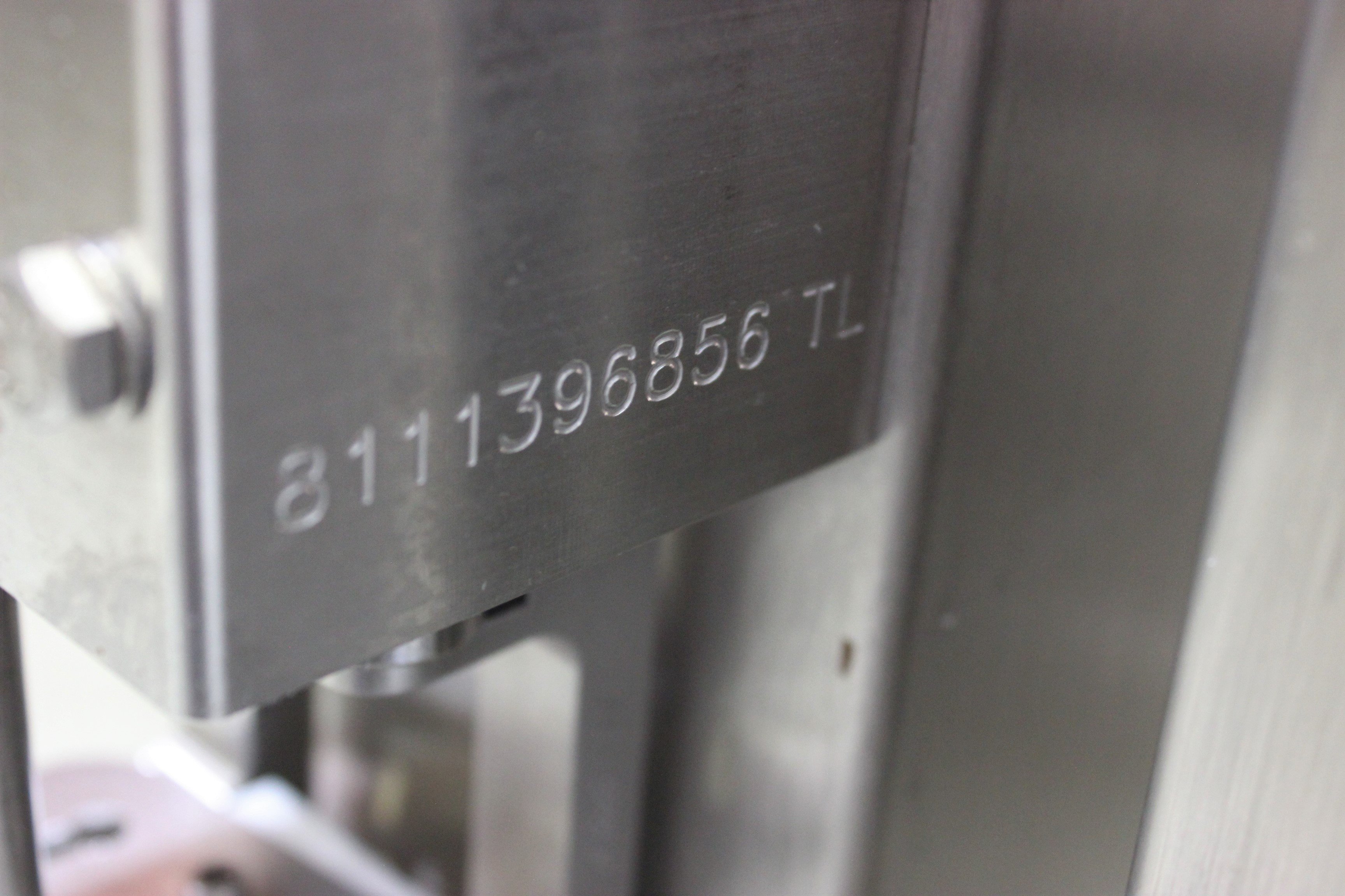 Bosch 811395605 Pump Controller Used Fair Condition for Fluid Management