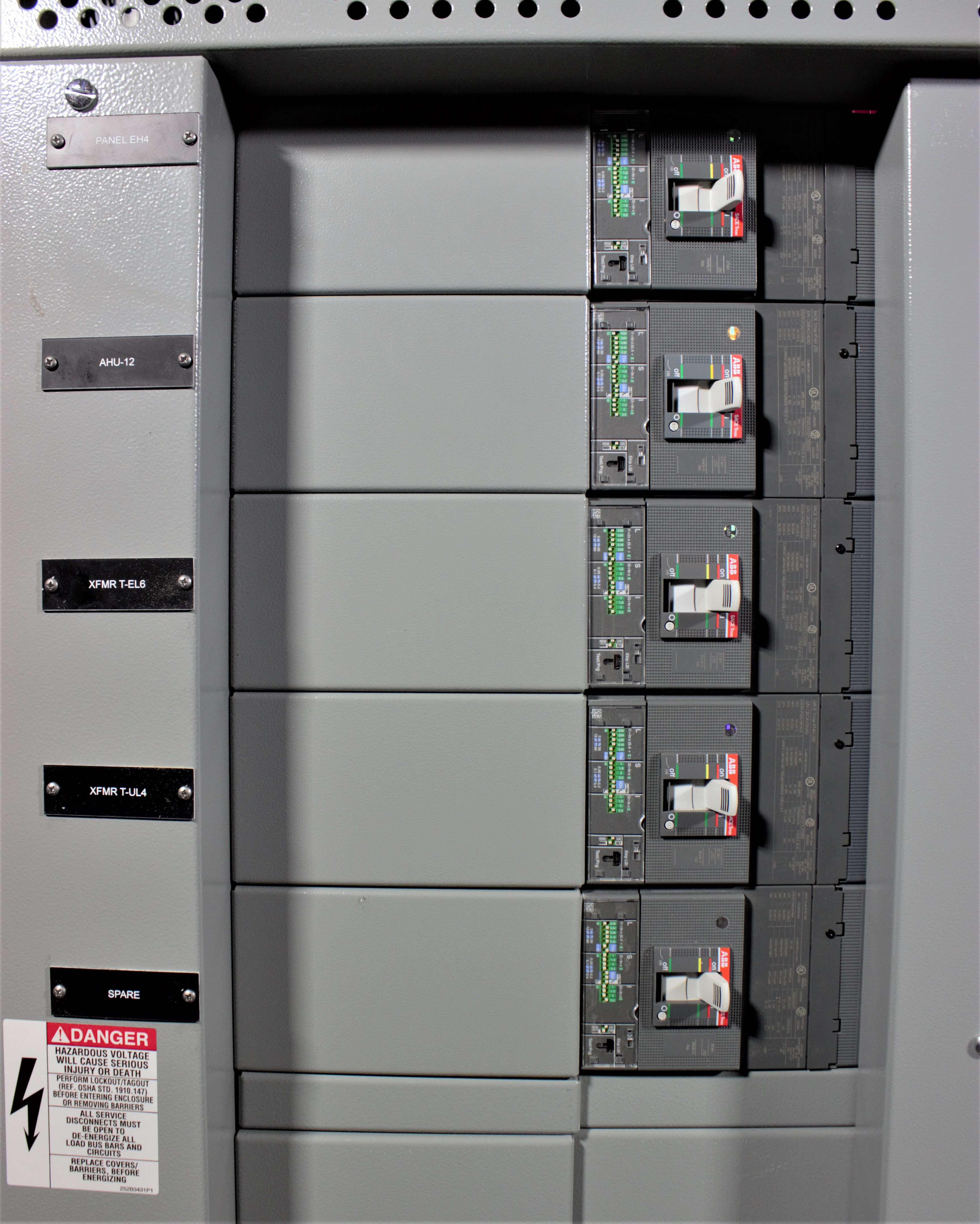ABB ReliaGear neXT 600V SwitchBoard Electrical Plug-in Panel Design