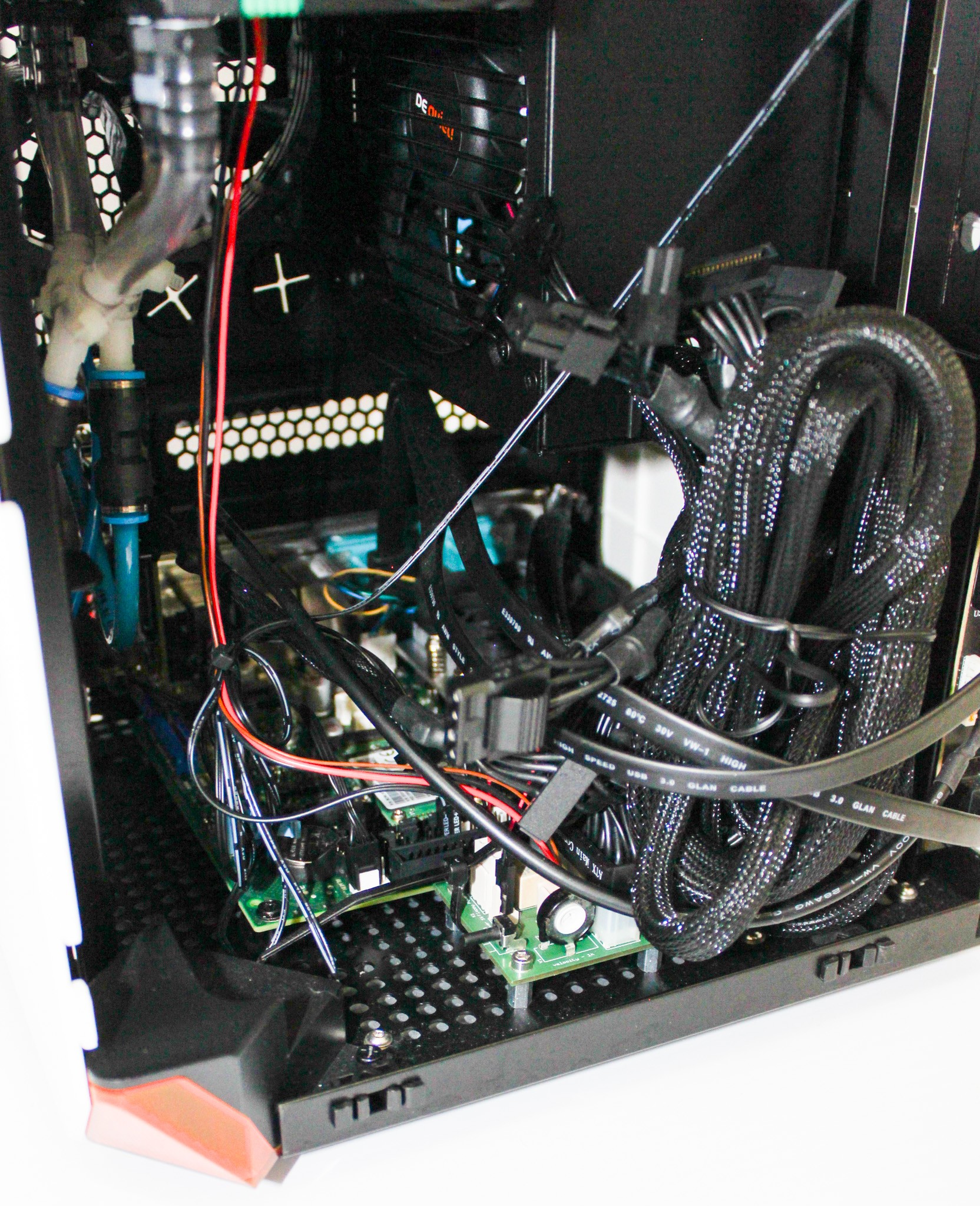 XIGMATEK XEN6329 Mini ITX Cube Chassis with Water Cooling, 120mm Fan