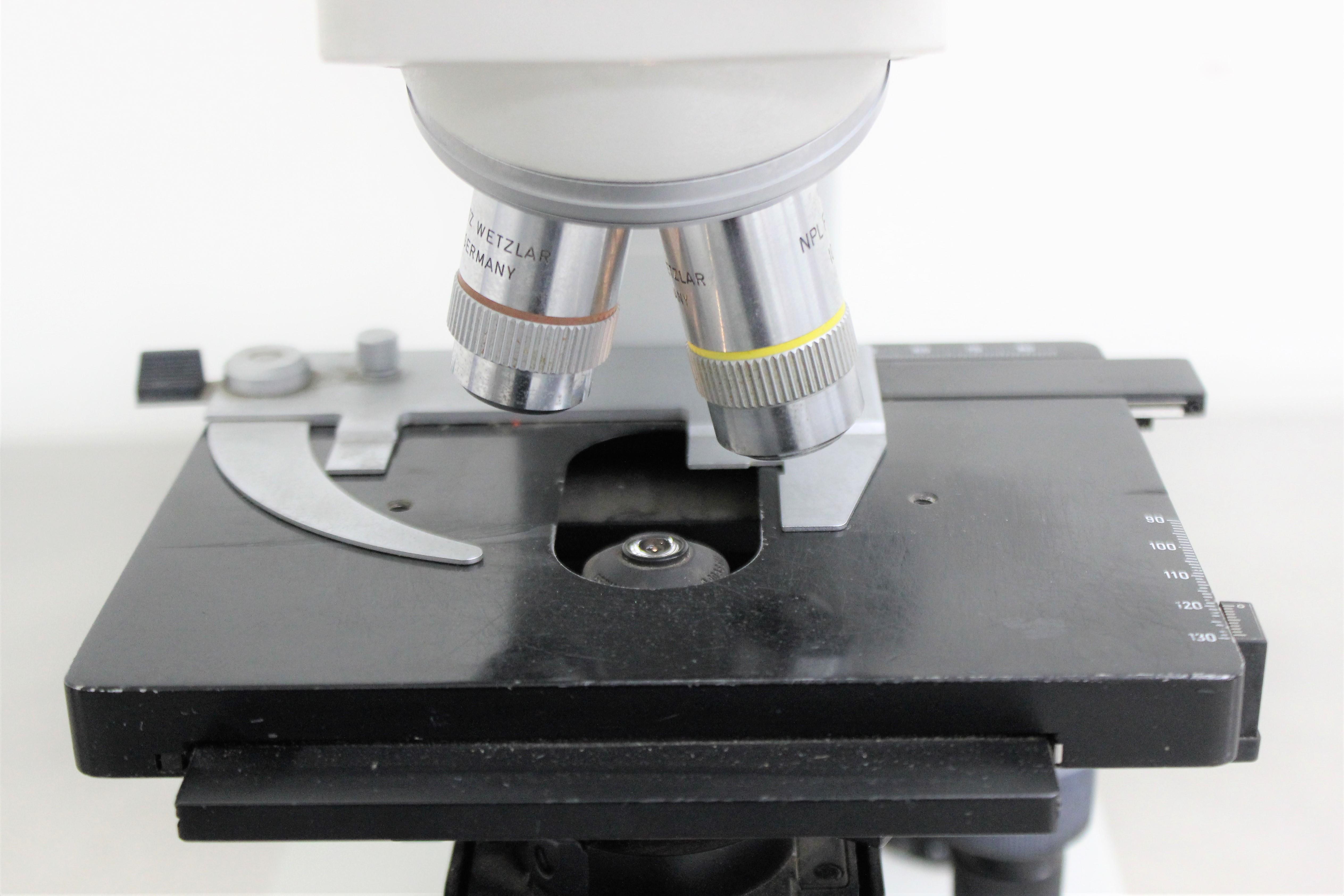 Leitz 512792 Microscope Biological Clinical Dual View with Lenses Used