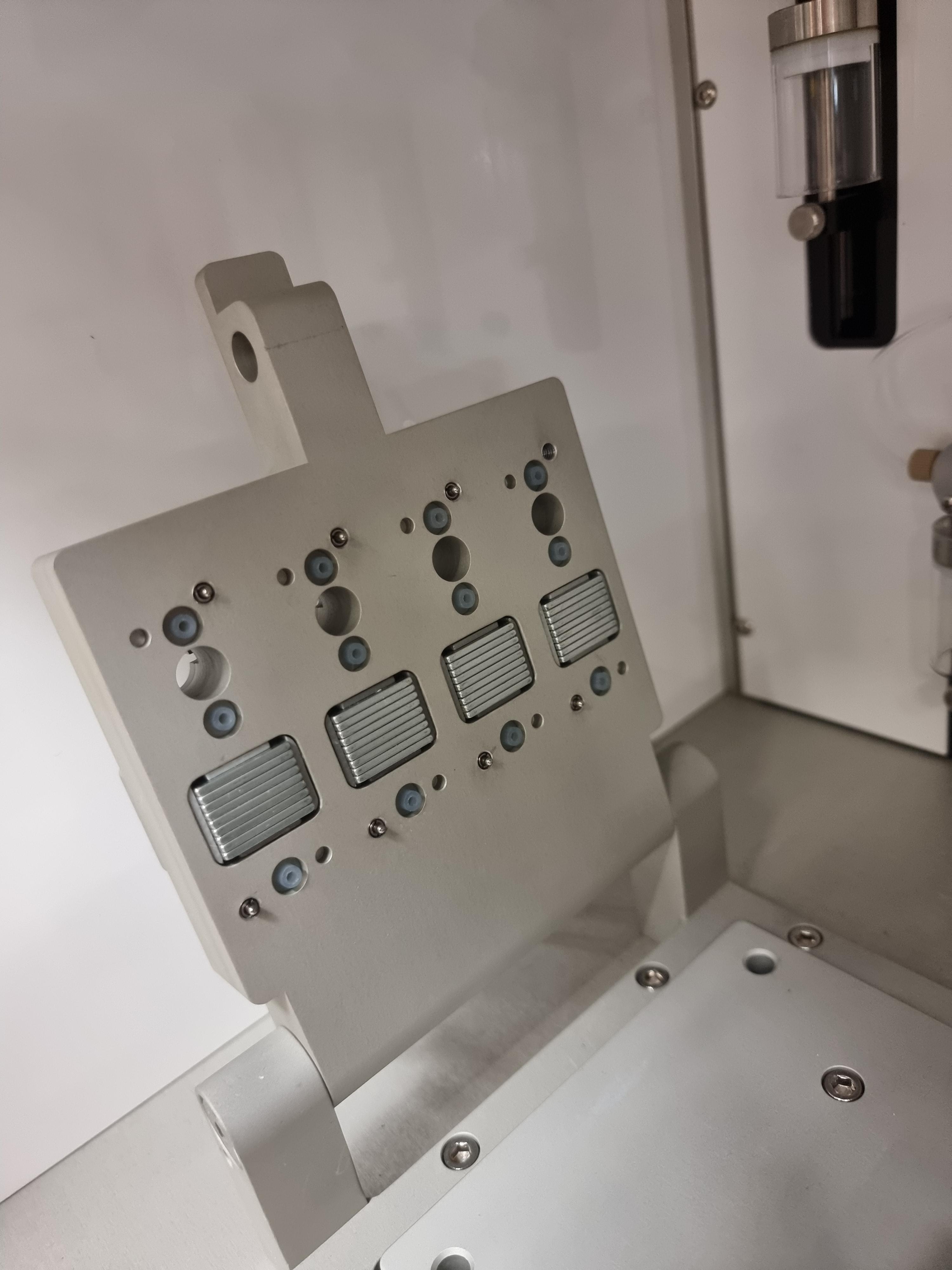 Cynvenio LiquidBiopsy v1.2 Cell Analyzer Rare Cell Isolation System 120V/220V