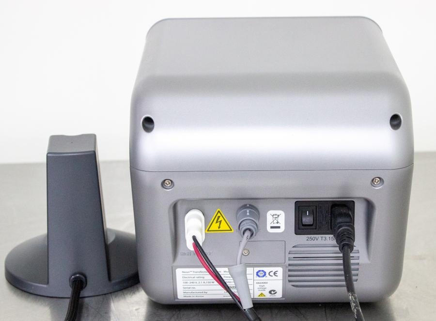 Invitrogen MPK5000 Molecular Biology Neon Transfection System 120V/220V 5000RPM