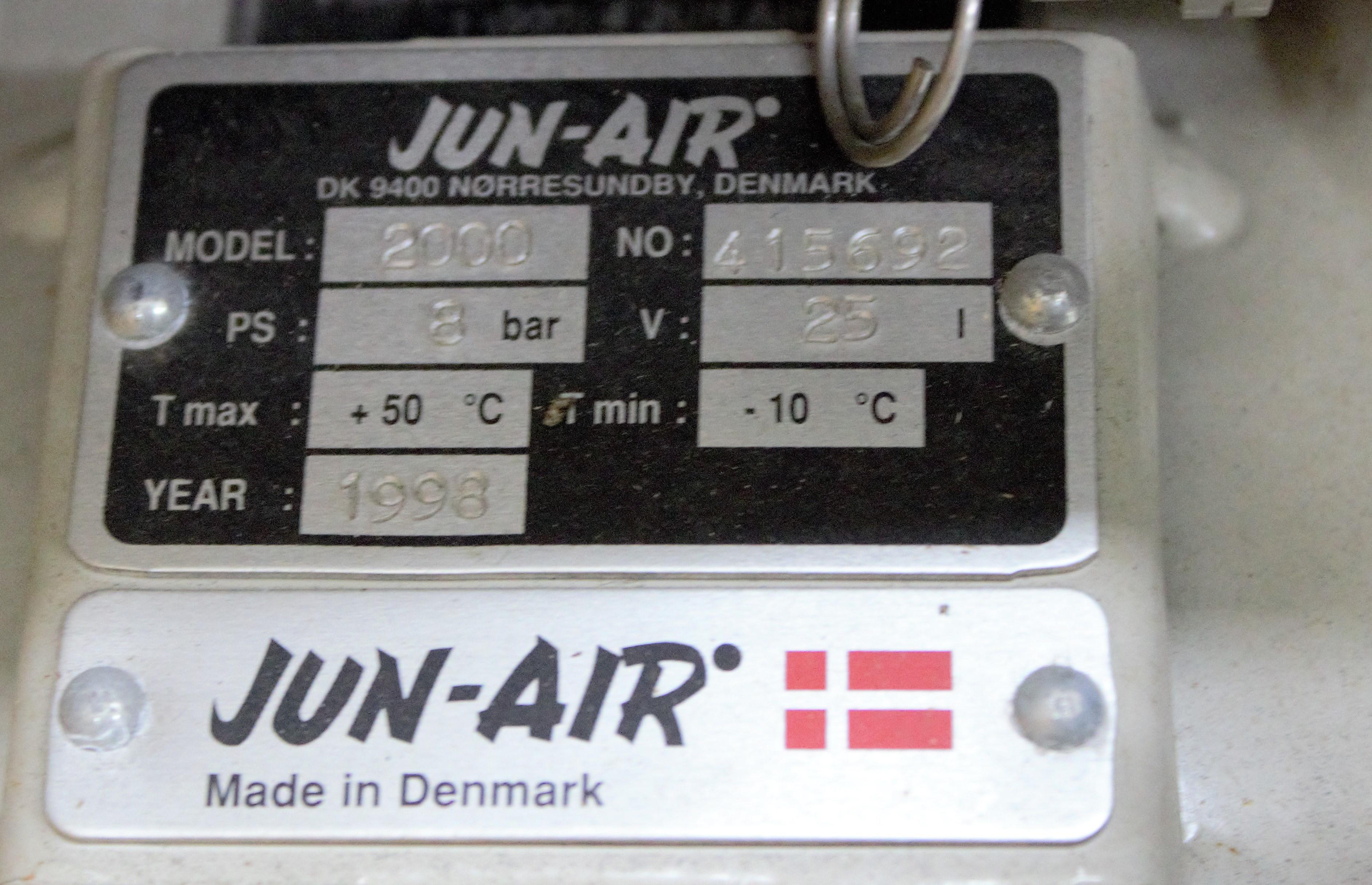 Jun-Air 2000 Air Compressor Facility Cabinet Unit 6.6gal 120psig Oil-Free Quiet