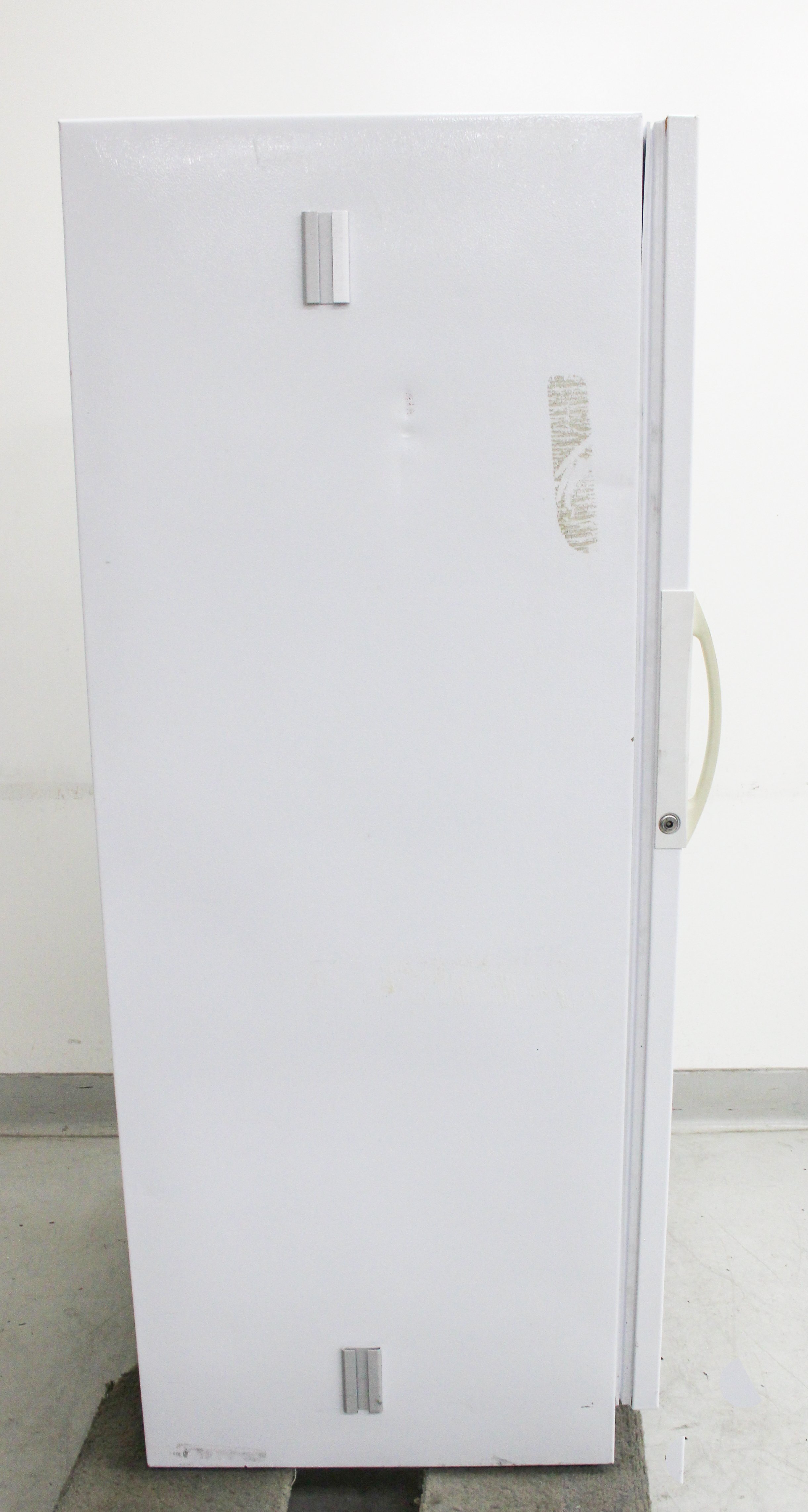 Kenmore 253.21111104 Commercial Freezer -26C, 4 Shelves, Space-Saving UPRT