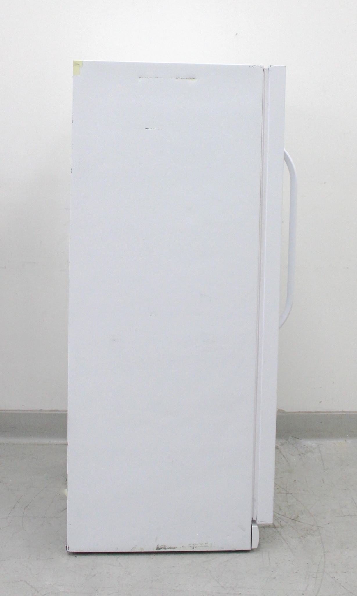 Frigidaire FFRU17B2QWA Lab Refrigerator 17 Cu. Ft. Capacity White