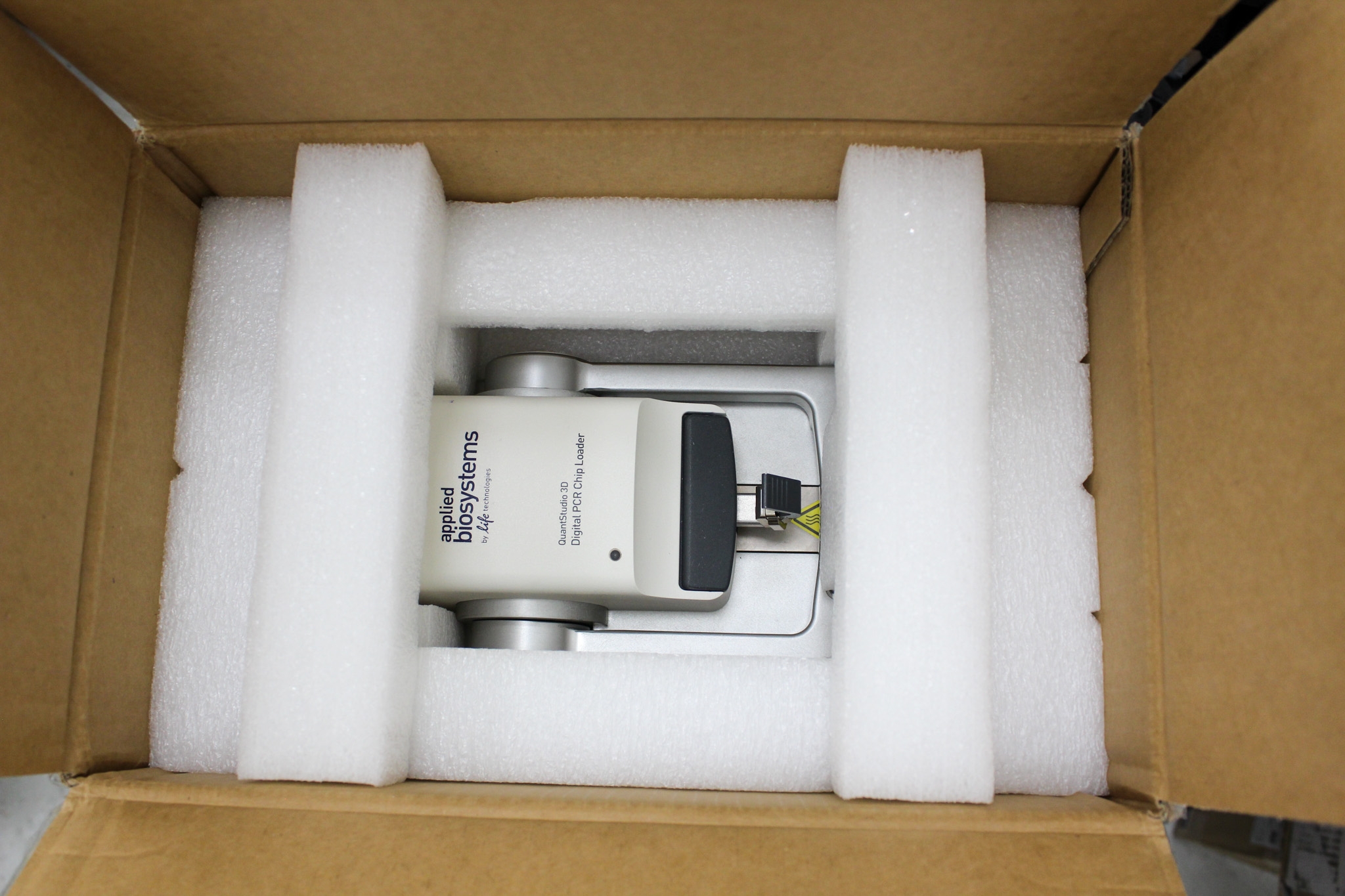 Applied Biosystems Digital PCR Chip Loader Quant Studio 3D for qPCR Analysis