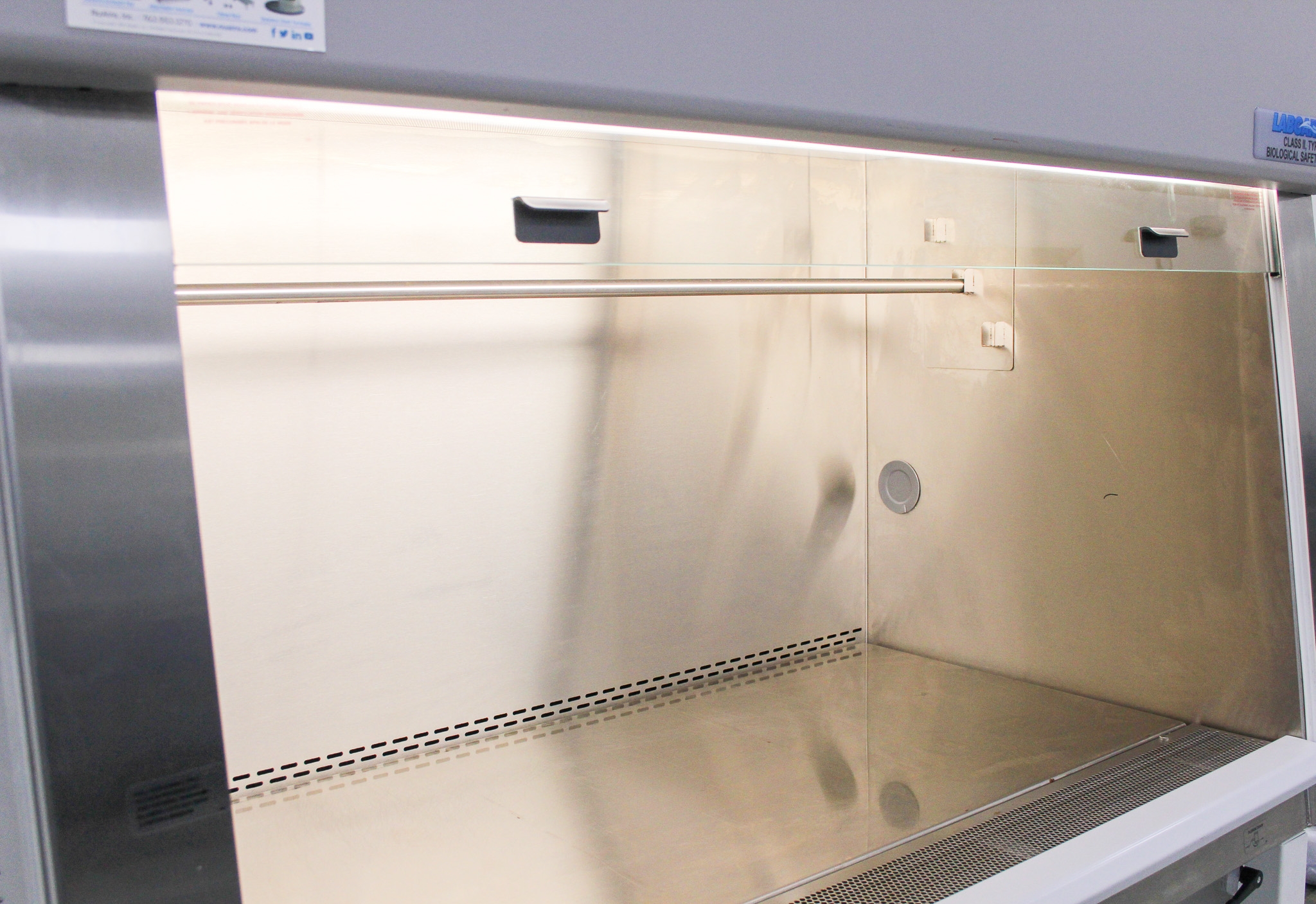 NuAire NU-543-400 Biosafety Cabinet III Dual Thermistor 120V