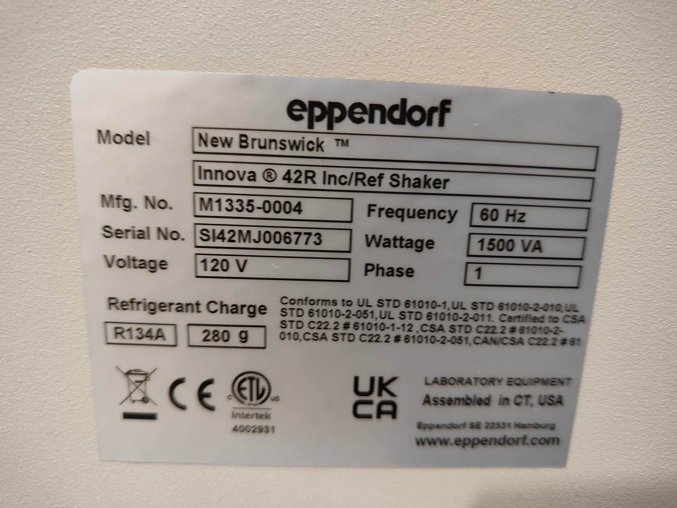 Eppendorf Innova 42R Incubator Shaker Refrigerated 25-400RPM Used
