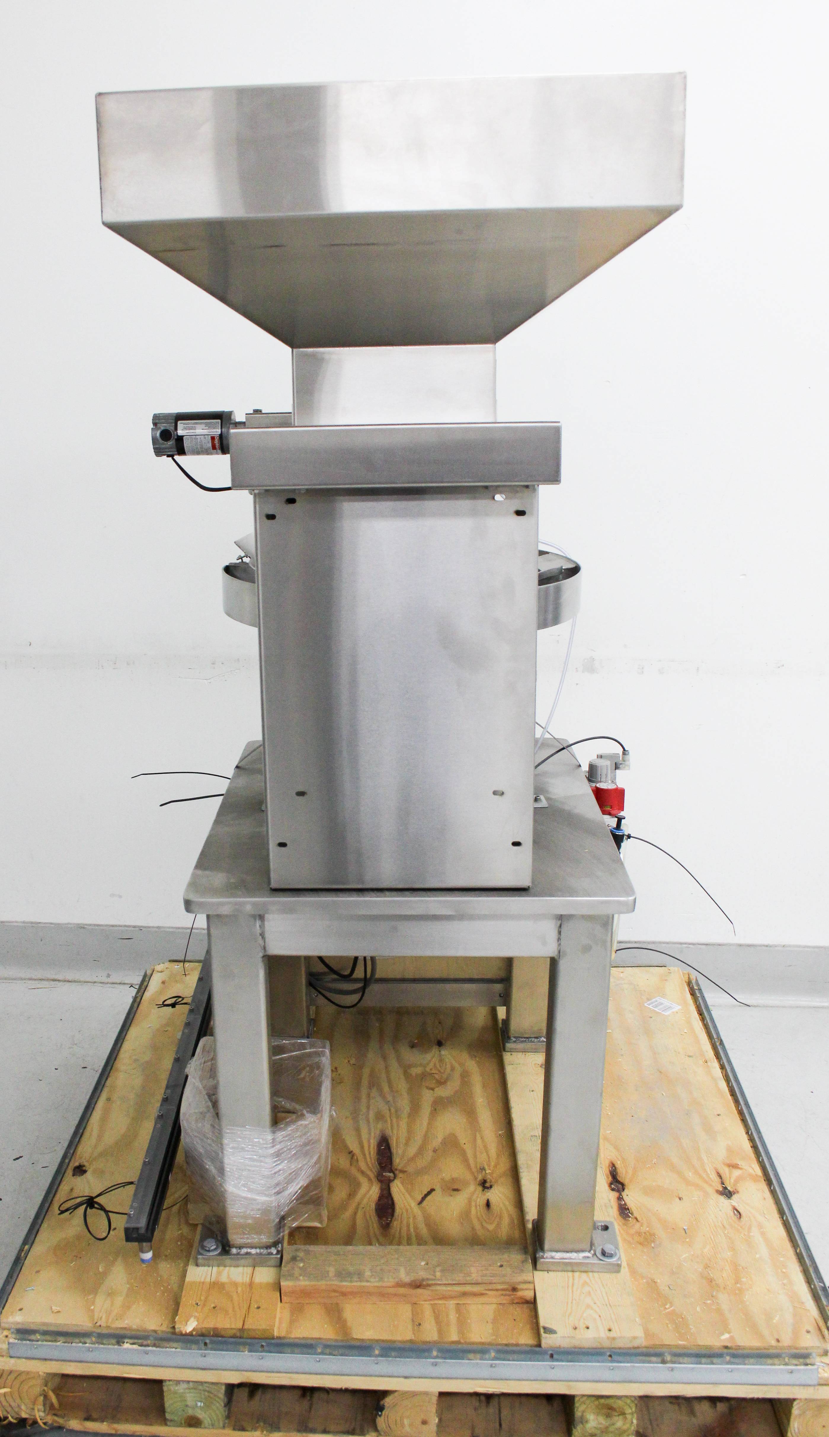 R-Tech 15-110AC Vibratory Bowl Feeder w/ Hopper for Industrial Automation