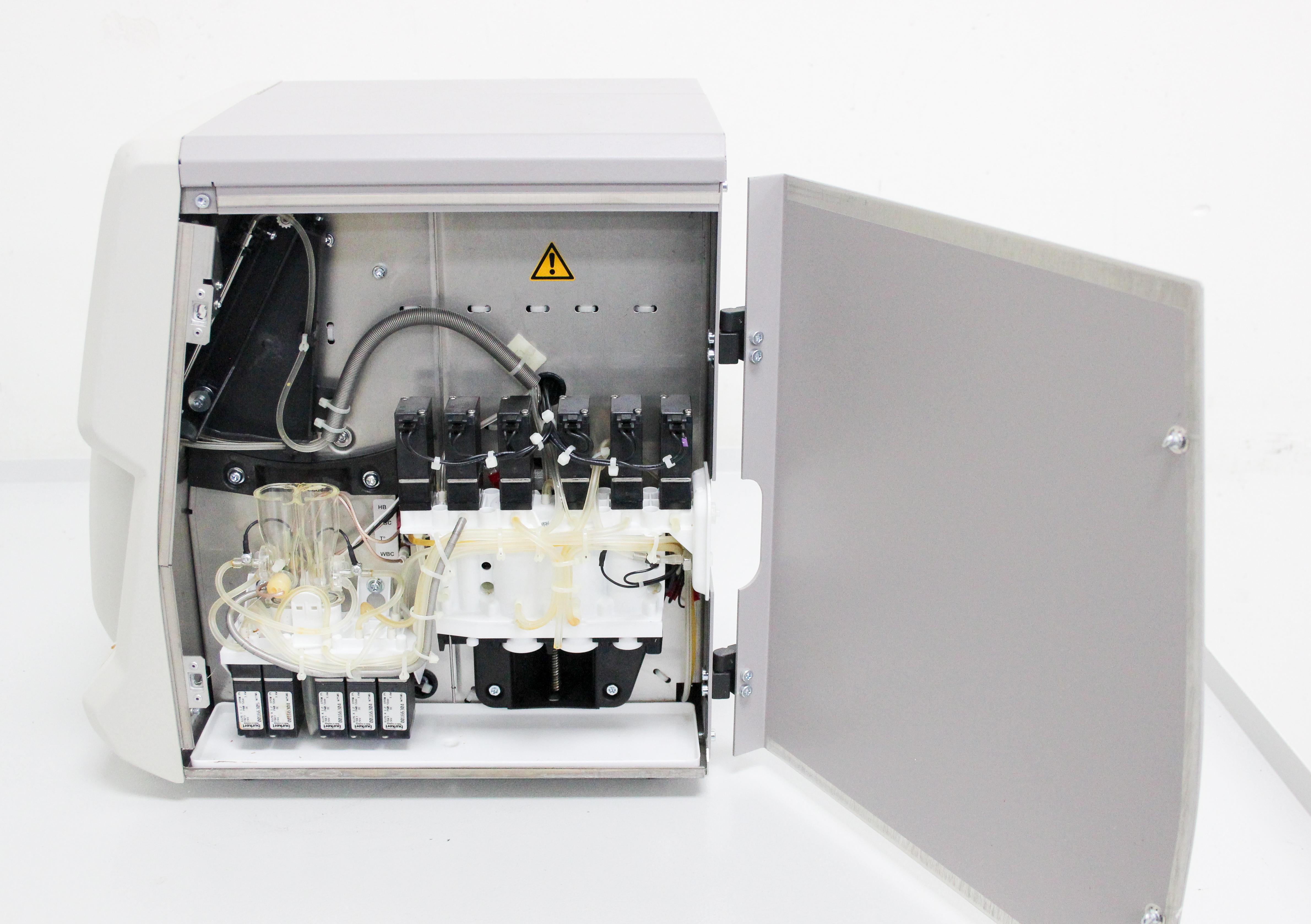 Abbott Cell-Dyn Emerald Hematology Analyzer - Compact & Efficient