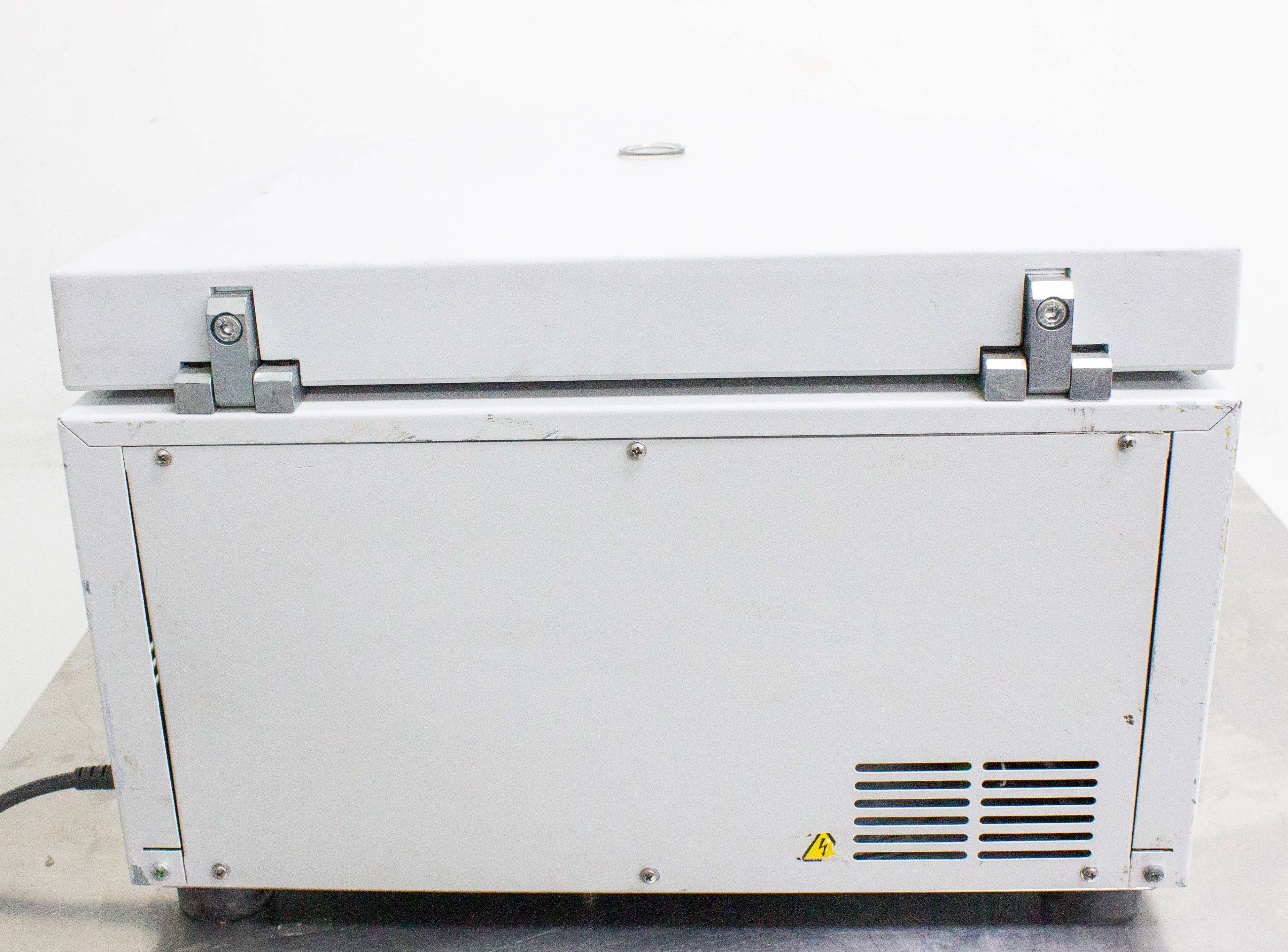 Eppendorf 5810 Benchtop Centrifuge Medium-High Throughput 14000 RPM Used