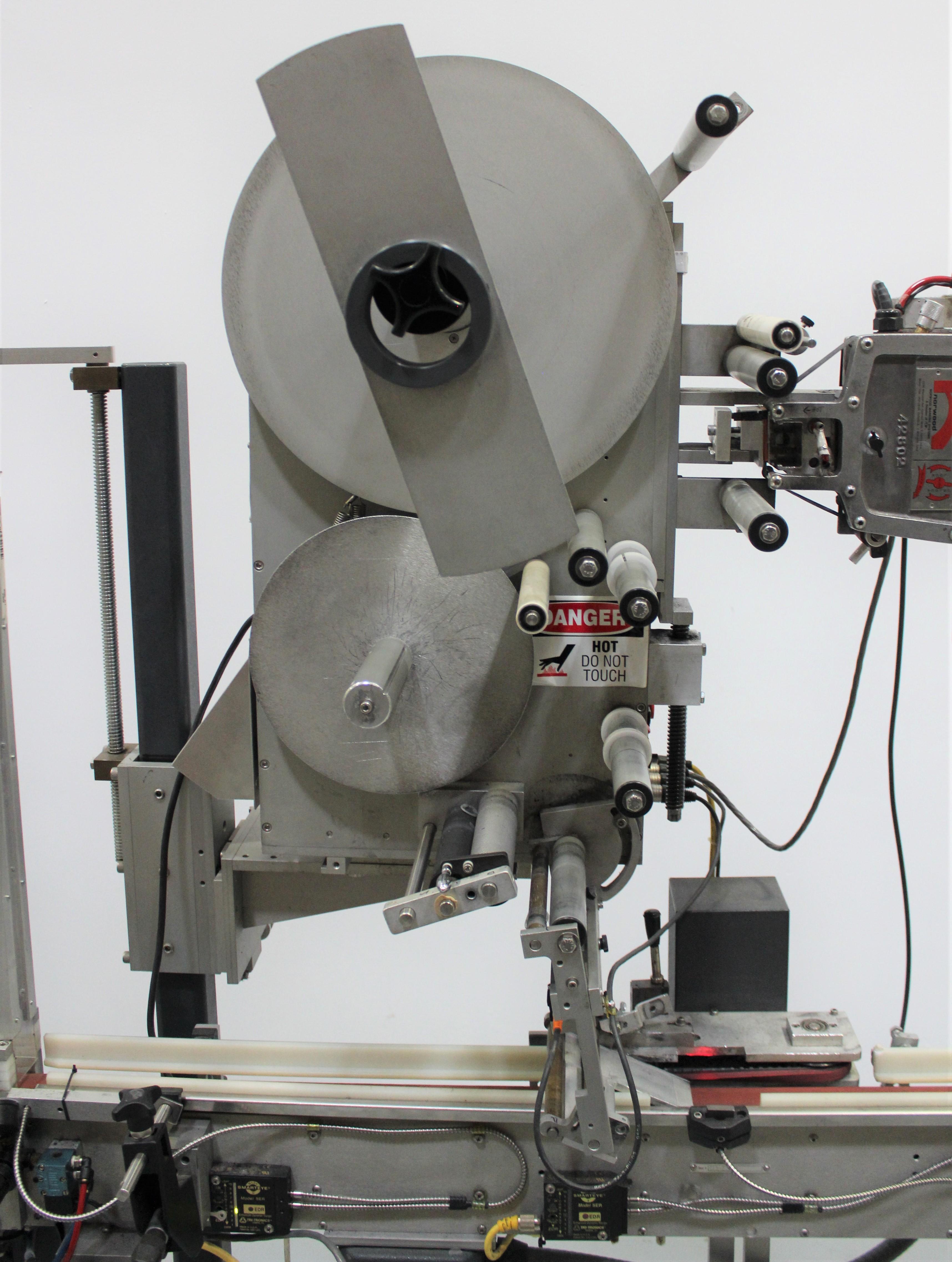 Universal Labeling Systems Labeler with Conveyor Packaging System 1200 IPM VG