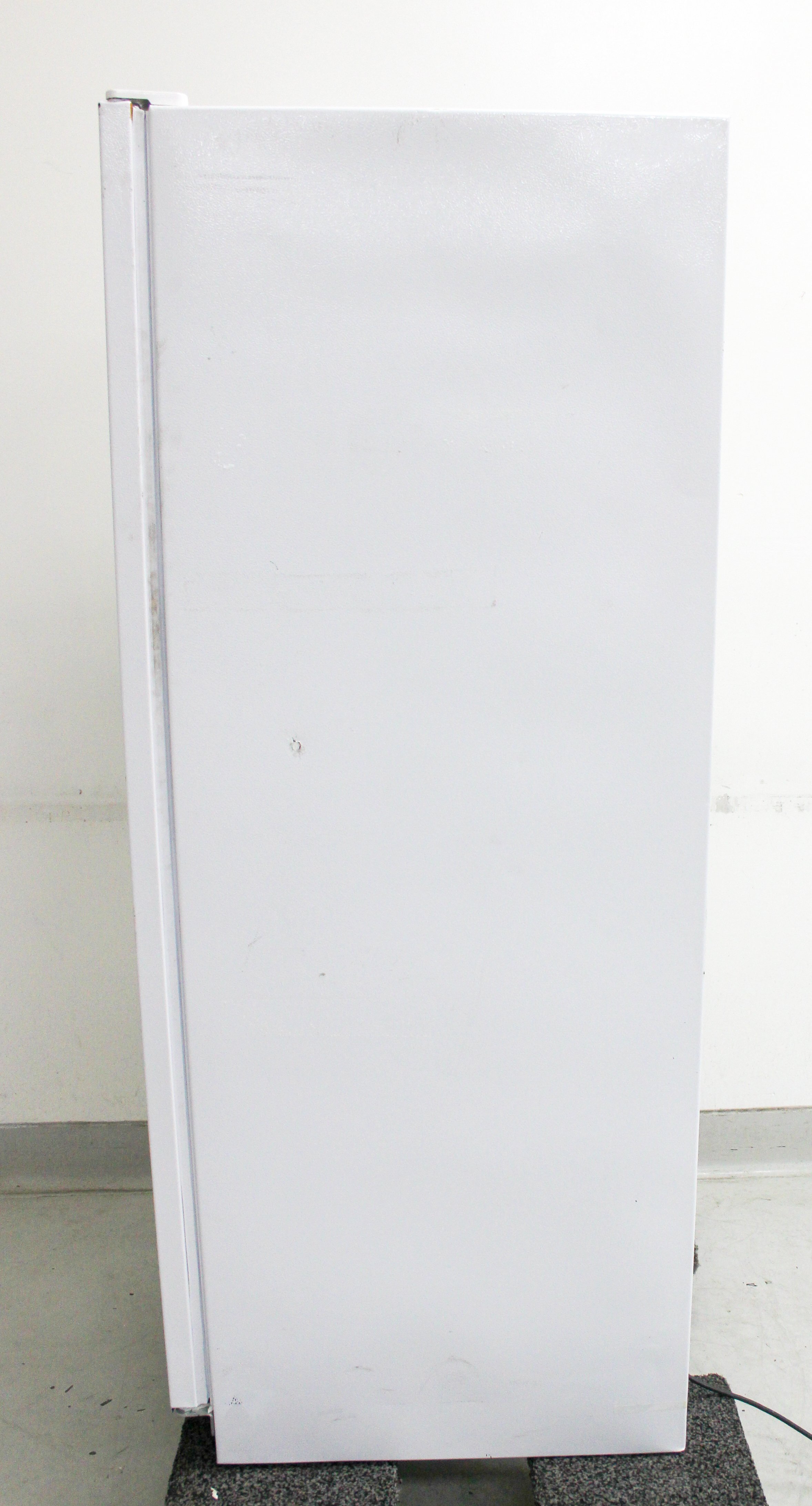 Kenmore 253.21111104 Commercial Freezer -26C, 4 Shelves, Space-Saving UPRT