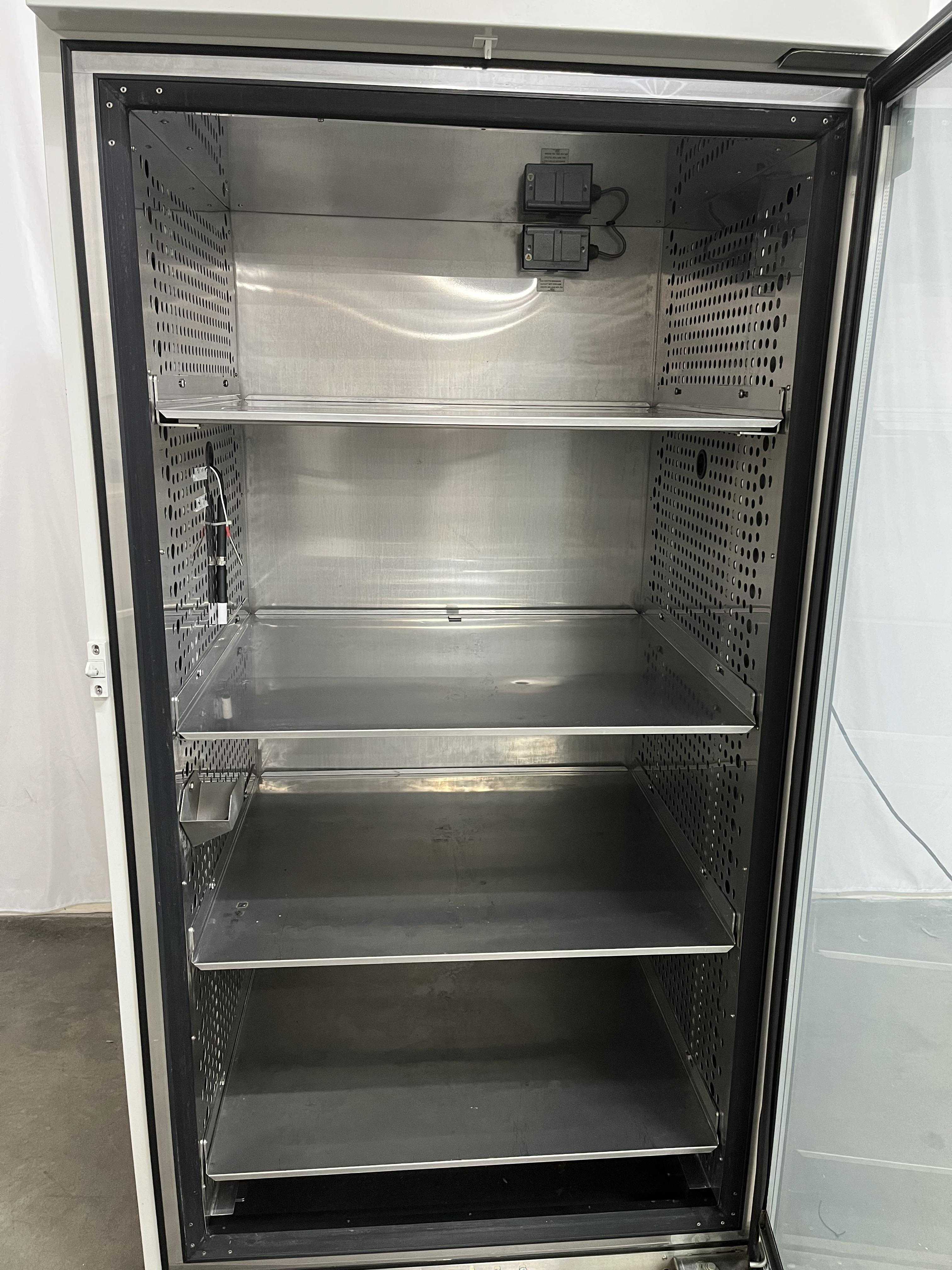 Thermo 3950 CO2 Incubator Large-Capacity 821L for Cell Culture Studies