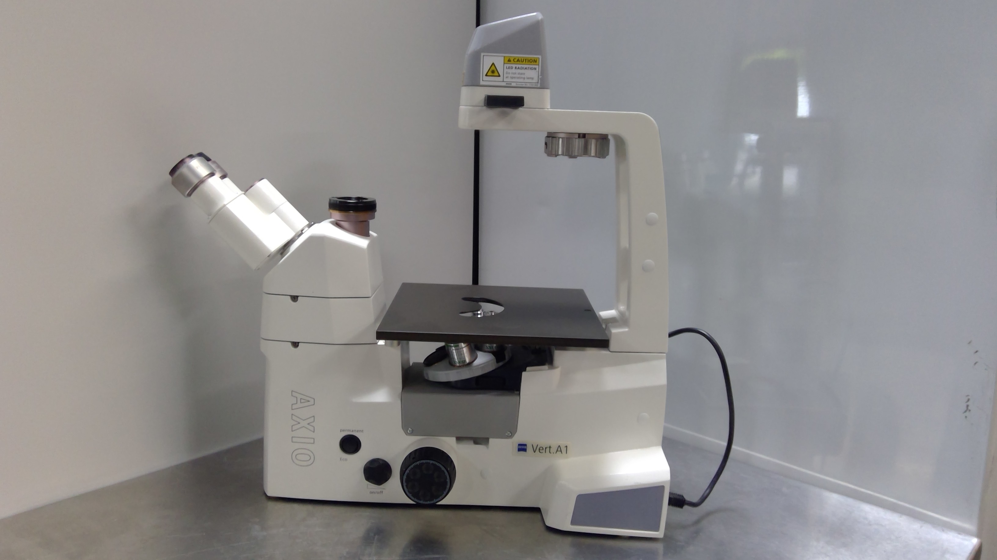 Zeiss Axio Vert.A1 Inverted Microscope w/ 10x 20x 40x Objectives Used