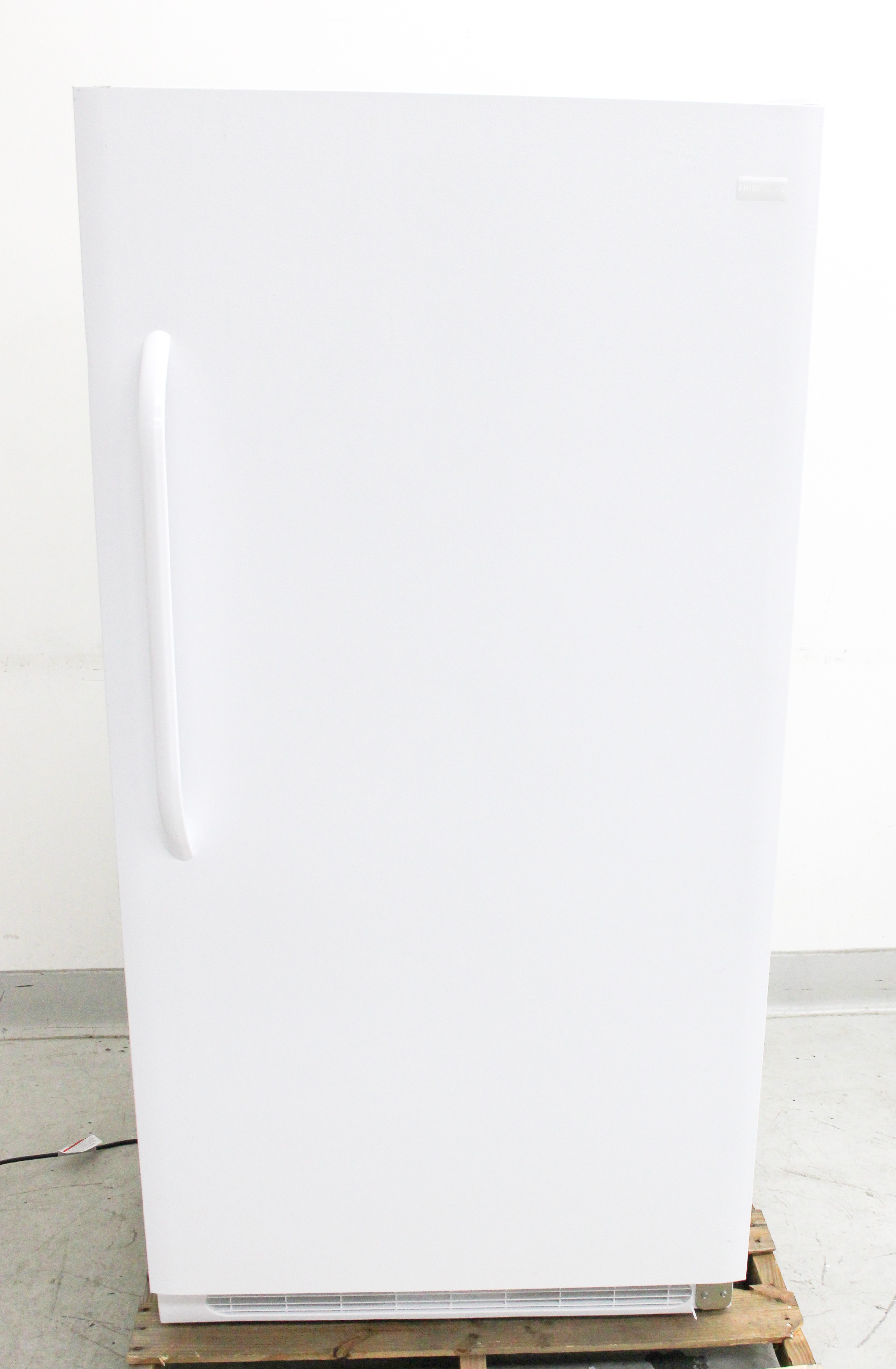 Frigidaire FFRU17B2QWD Upright Refrigerator 16.6 Cu Ft Frost-Free Bright